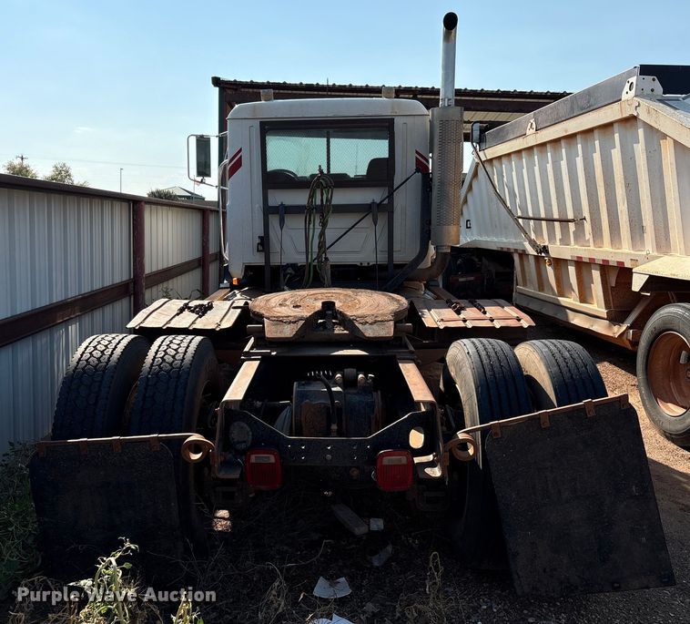 image for item EU0005 1996 Mack CH613 semi truck