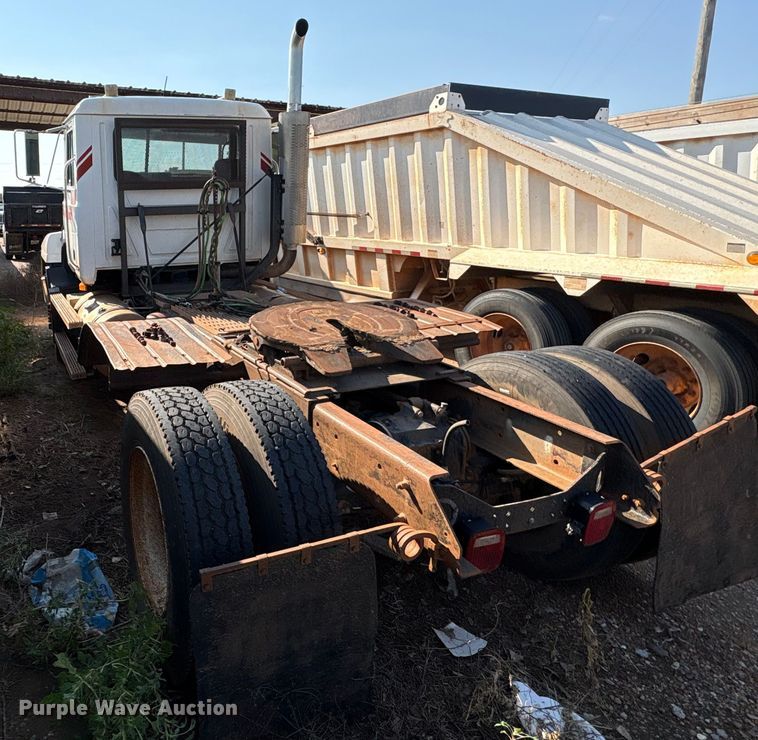 image for item EU0005 1996 Mack CH613 semi truck