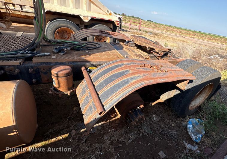 image for item EU0005 1996 Mack CH613 semi truck