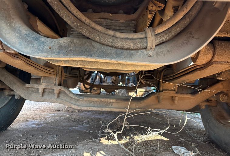 image for item EU0005 1996 Mack CH613 semi truck