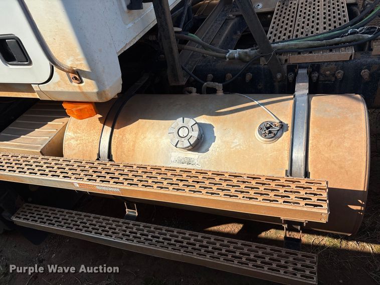 image for item EU0005 1996 Mack CH613 semi truck