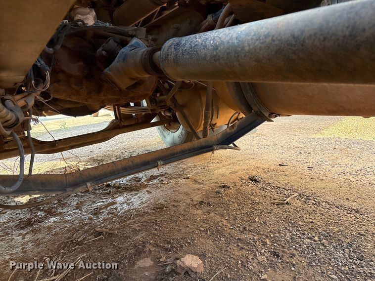 image for item EU0005 1996 Mack CH613 semi truck