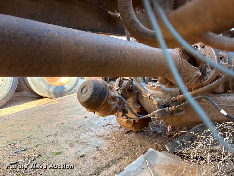 image for item EU0005 1996 Mack CH613 semi truck