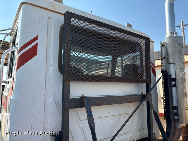 image for item EU0005 1996 Mack CH613 semi truck