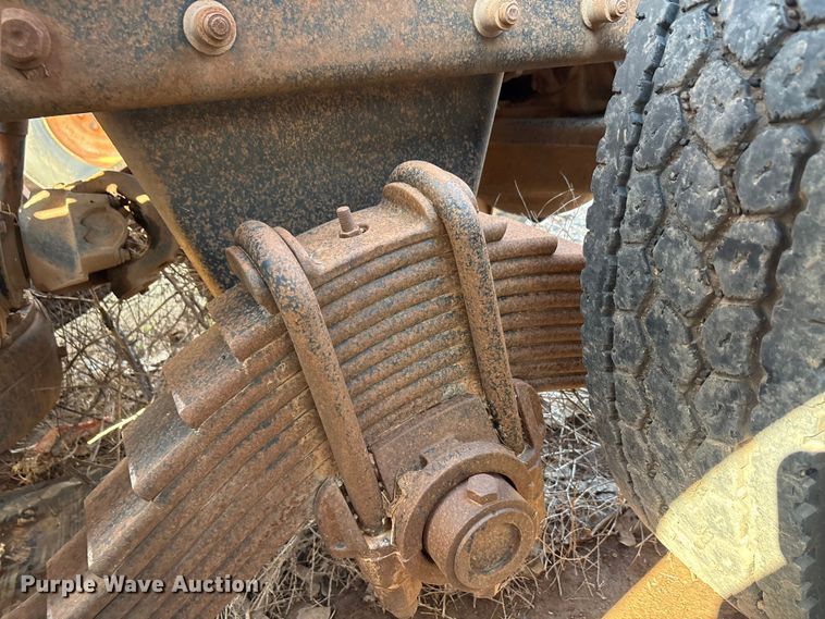 image for item EU0005 1996 Mack CH613 semi truck