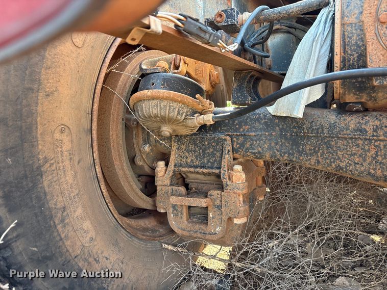 image for item EU0005 1996 Mack CH613 semi truck