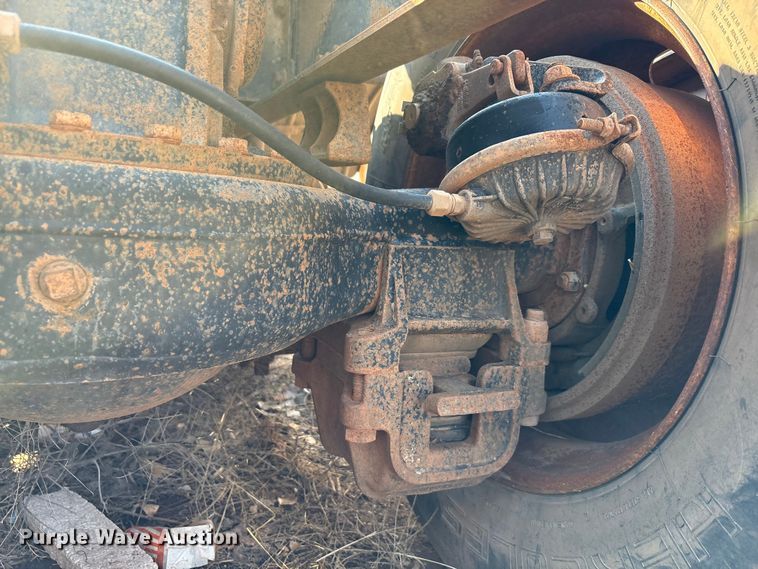 image for item EU0005 1996 Mack CH613 semi truck