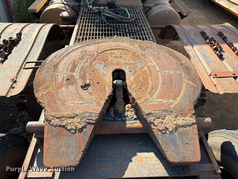 image for item EU0005 1996 Mack CH613 semi truck