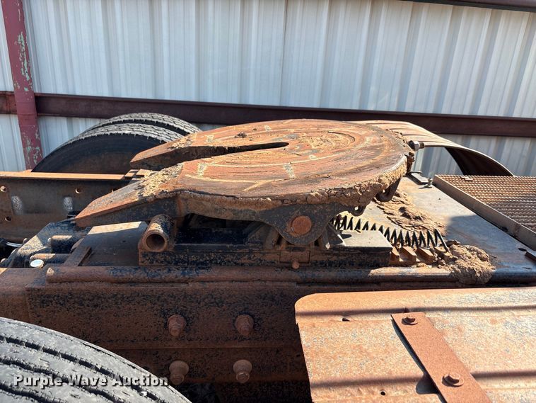 image for item EU0005 1996 Mack CH613 semi truck