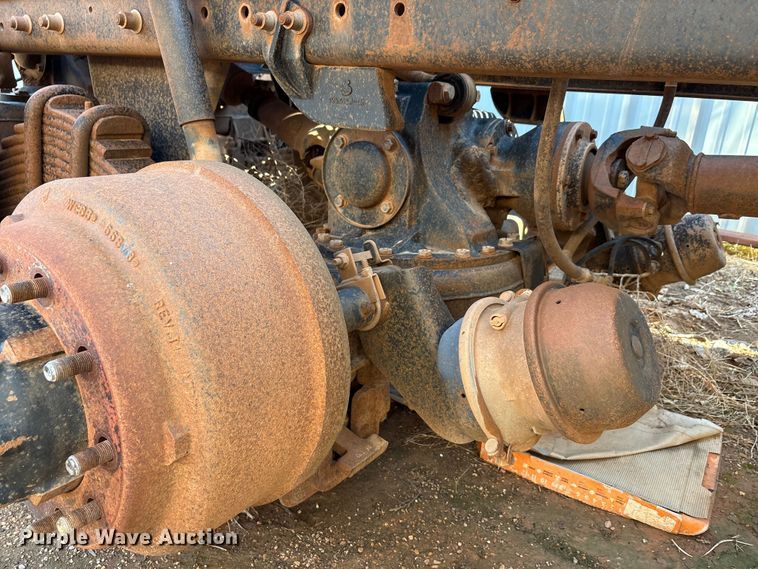 image for item EU0005 1996 Mack CH613 semi truck