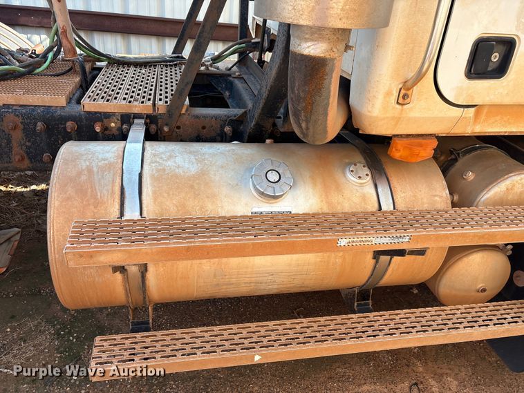 image for item EU0005 1996 Mack CH613 semi truck