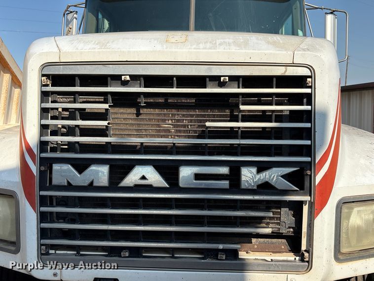 image for item EU0005 1996 Mack CH613 semi truck