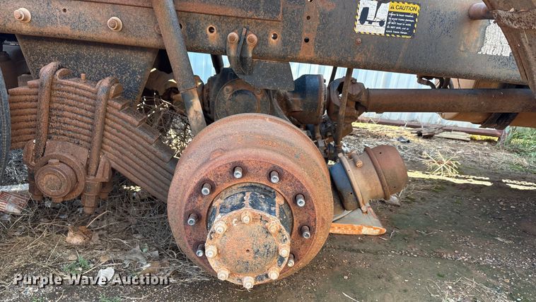 image for item EU0005 1996 Mack CH613 semi truck