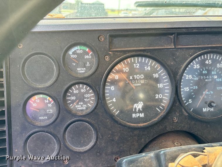 image for item EU0005 1996 Mack CH613 semi truck