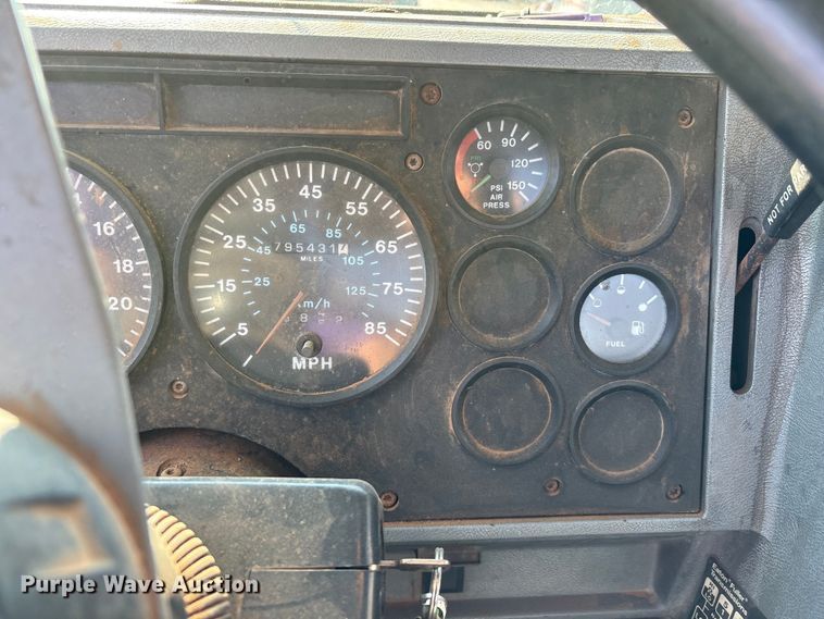 image for item EU0005 1996 Mack CH613 semi truck