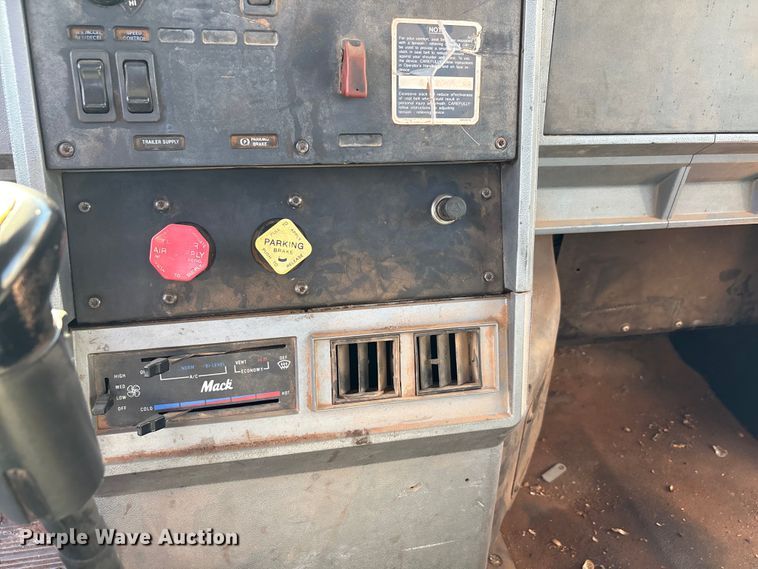 image for item EU0005 1996 Mack CH613 semi truck