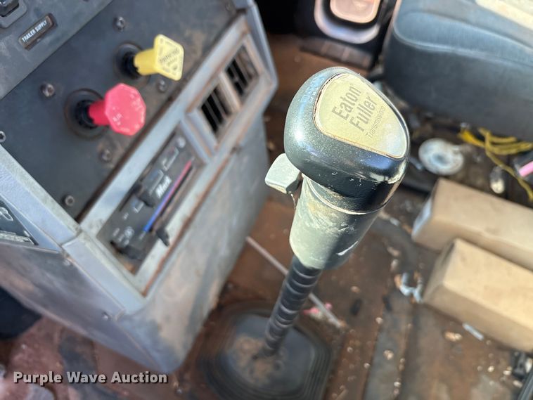 image for item EU0005 1996 Mack CH613 semi truck