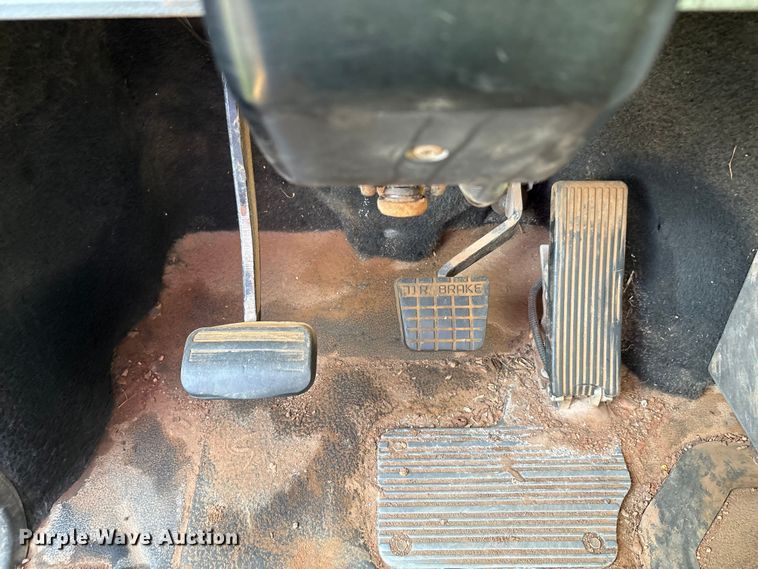 image for item EU0005 1996 Mack CH613 semi truck