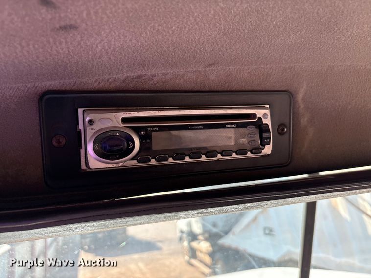 image for item EU0005 1996 Mack CH613 semi truck