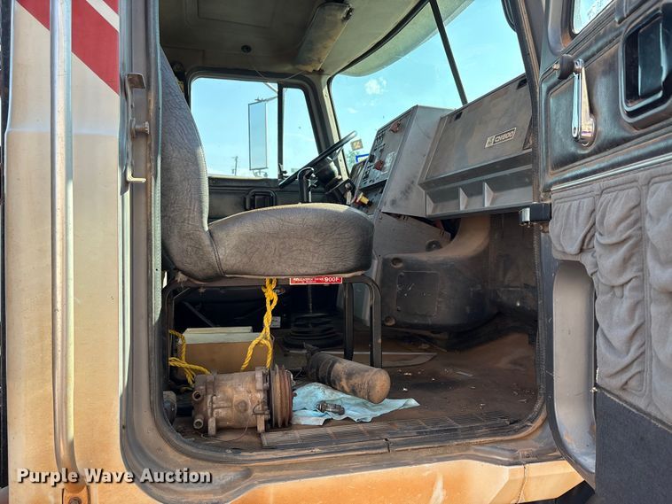 image for item EU0005 1996 Mack CH613 semi truck