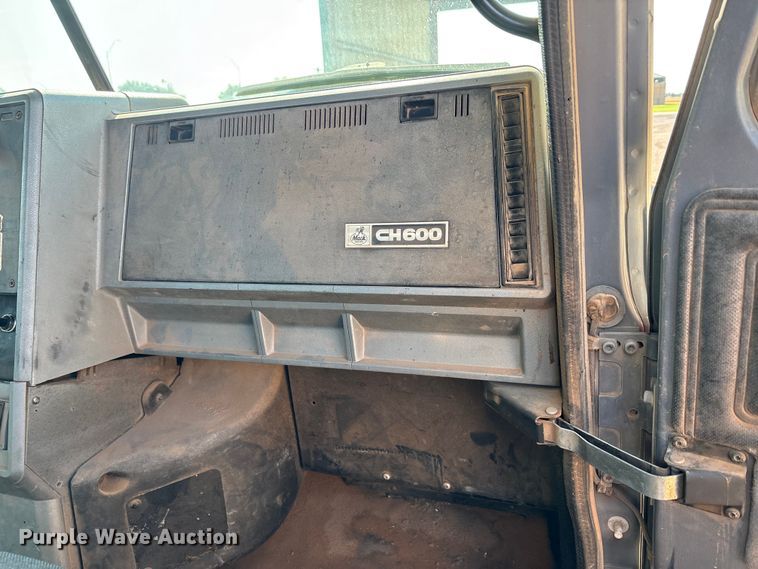 image for item EU0005 1996 Mack CH613 semi truck