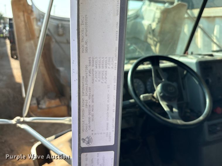 image for item EU0005 1996 Mack CH613 semi truck