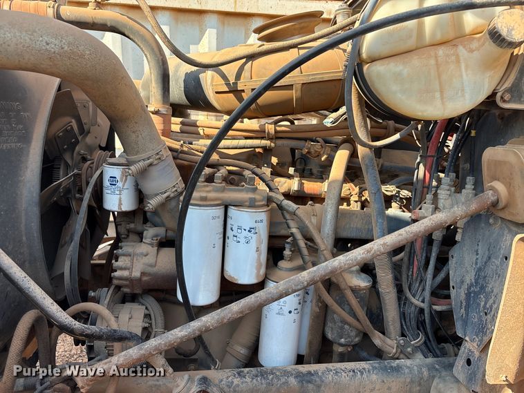 image for item EU0005 1996 Mack CH613 semi truck