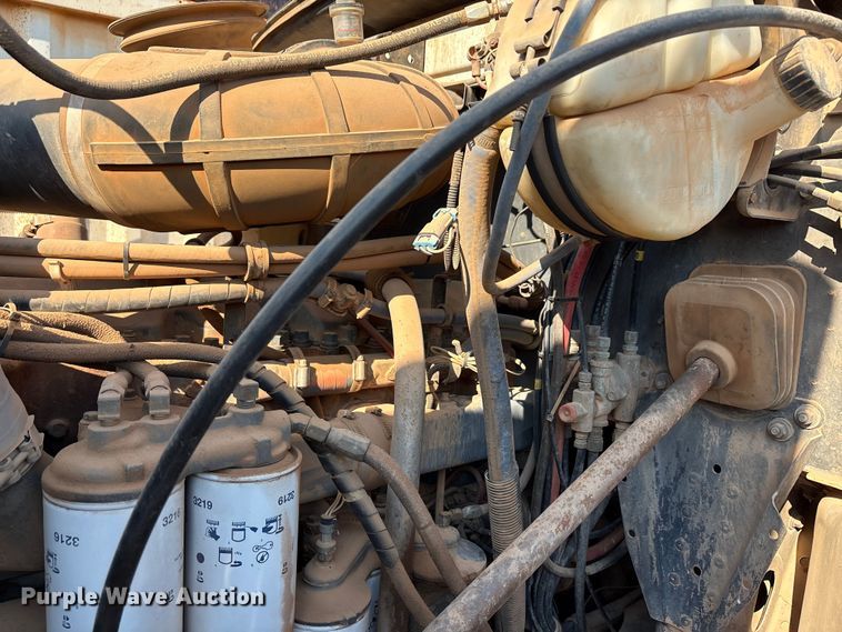 image for item EU0005 1996 Mack CH613 semi truck