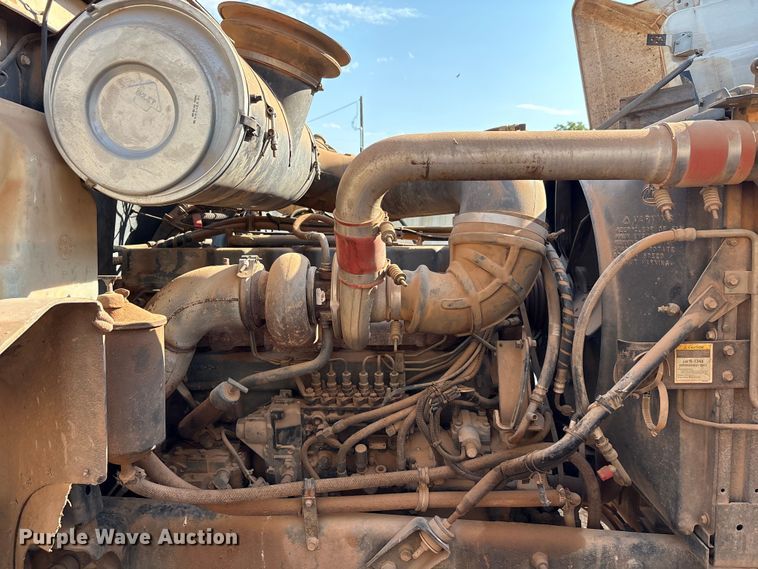 image for item EU0005 1996 Mack CH613 semi truck