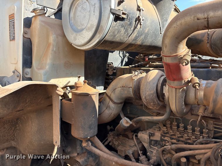 image for item EU0005 1996 Mack CH613 semi truck