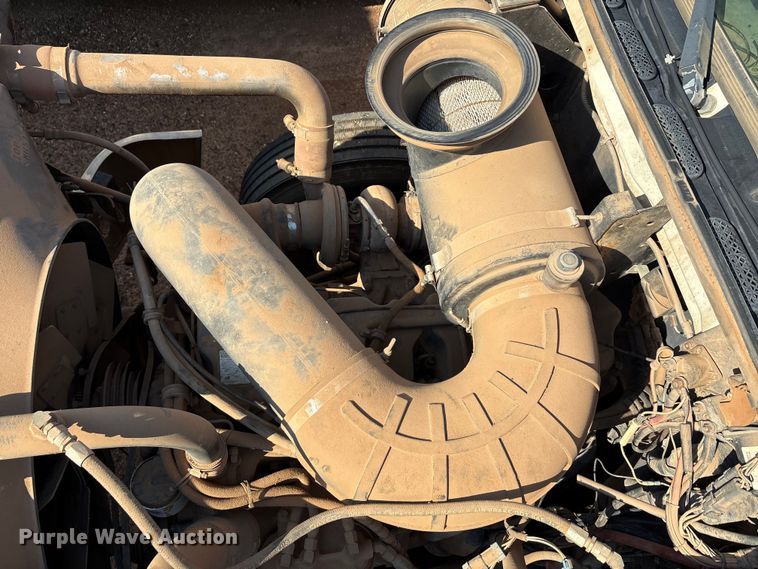 image for item EU0005 1996 Mack CH613 semi truck