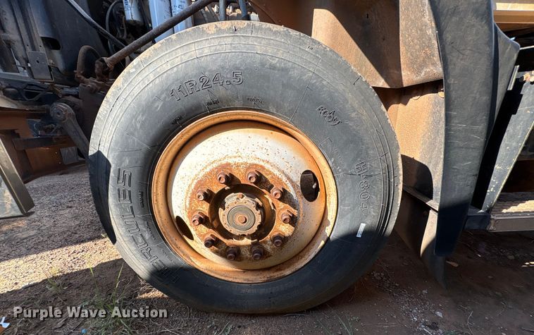 image for item EU0005 1996 Mack CH613 semi truck