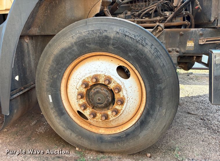 image for item EU0005 1996 Mack CH613 semi truck