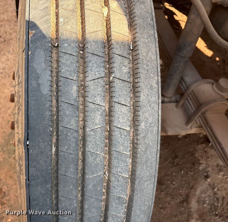 image for item EU0005 1996 Mack CH613 semi truck