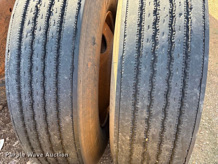 image for item EU0005 1996 Mack CH613 semi truck