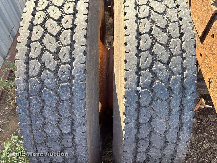 image for item EU0005 1996 Mack CH613 semi truck