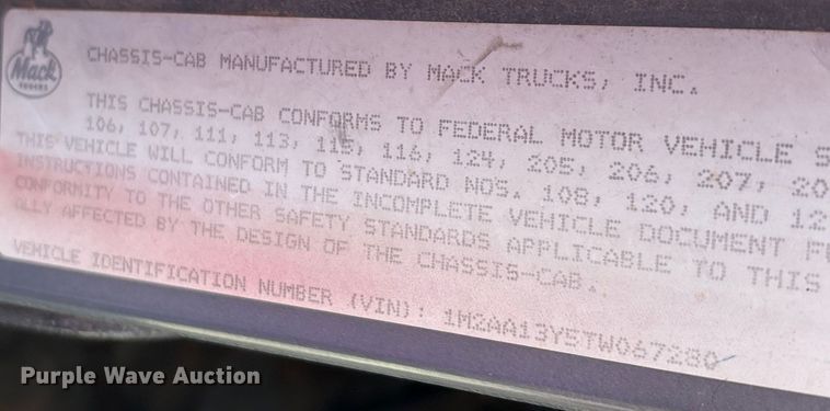 image for item EU0005 1996 Mack CH613 semi truck