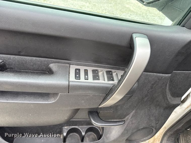 image for item EU2002 2012 Chevrolet Silverado 1500 Crew Cab pickup truck