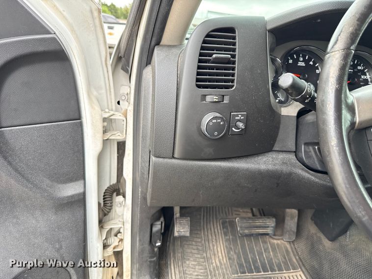 image for item EU2002 2012 Chevrolet Silverado 1500 Crew Cab pickup truck