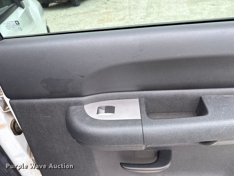 image for item EU2002 2012 Chevrolet Silverado 1500 Crew Cab pickup truck