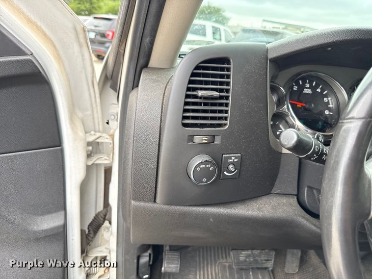 image for item EU2008 2012 Chevrolet Silverado 1500 Crew Cab pickup truck