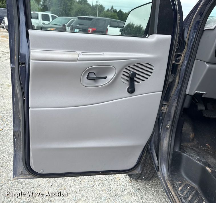 image for item EU2009 1999 Ford E350 van