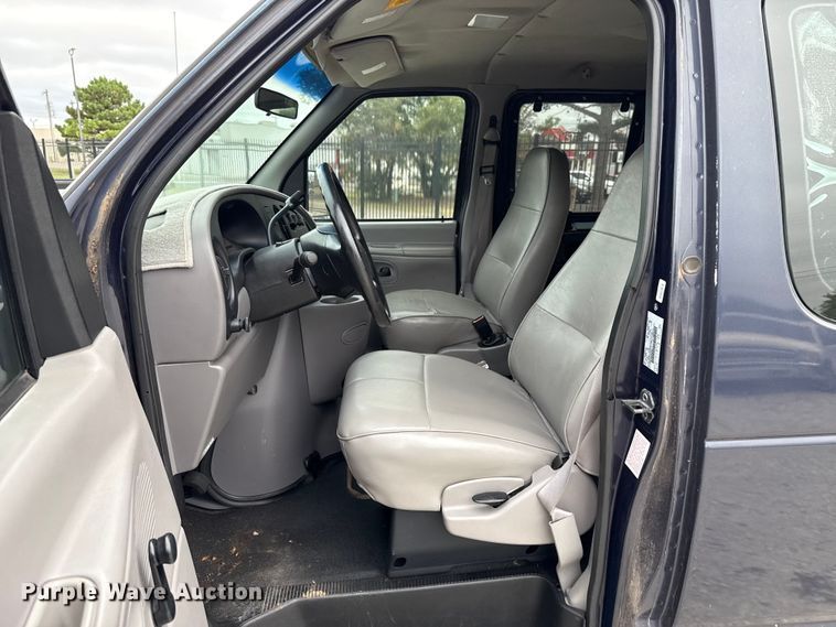 image for item EU2009 1999 Ford E350 van