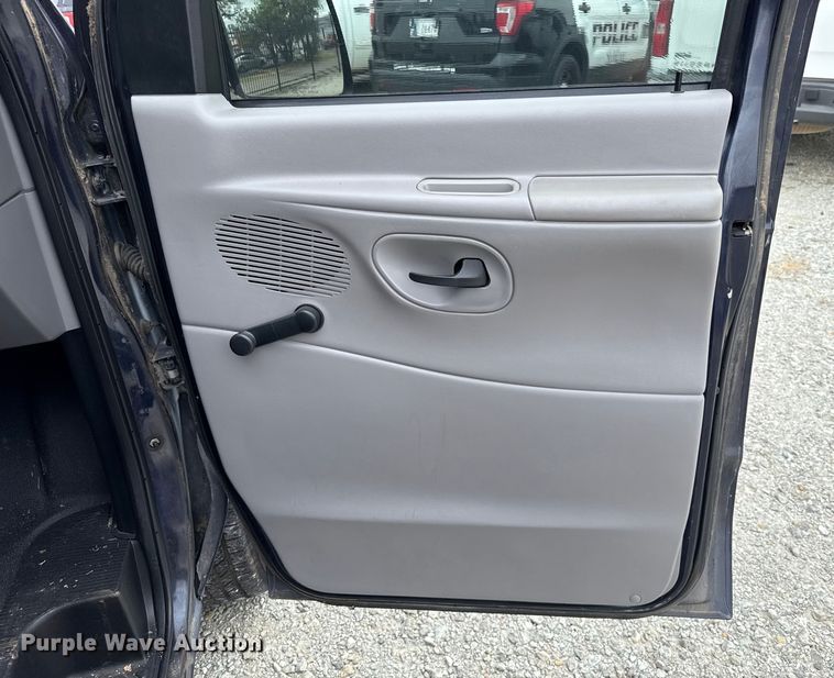 image for item EU2009 1999 Ford E350 van