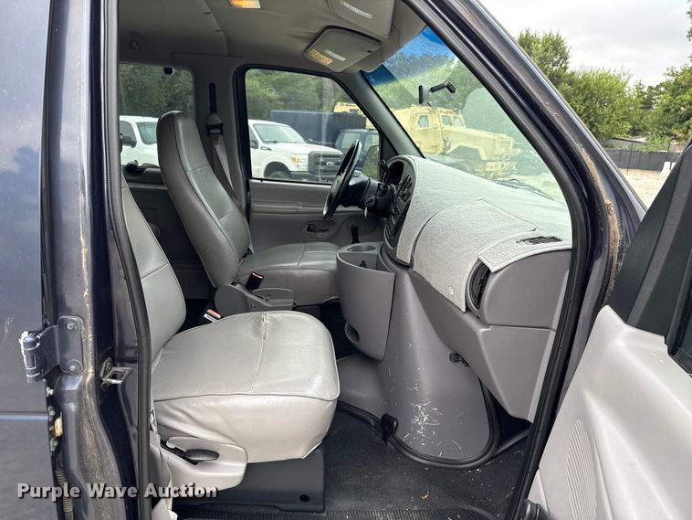 image for item EU2009 1999 Ford E350 van