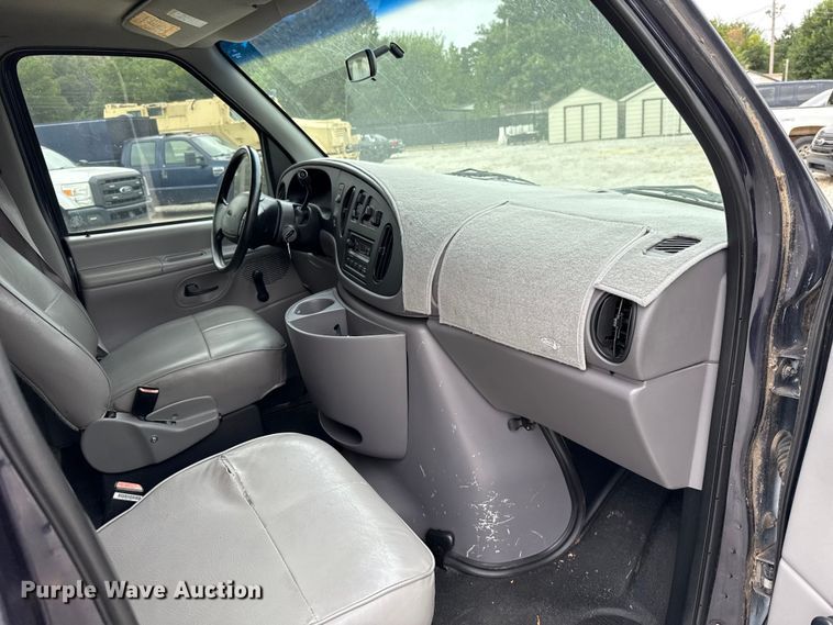 image for item EU2009 1999 Ford E350 van