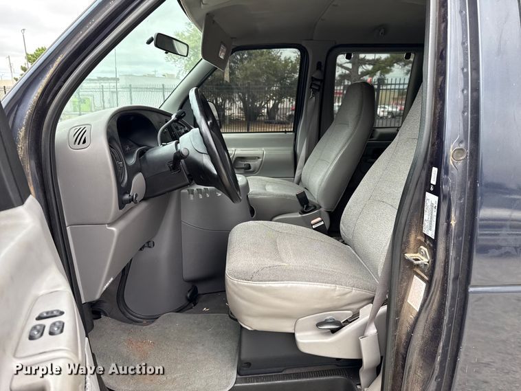 image for item EU2010 2000 Ford E350 van