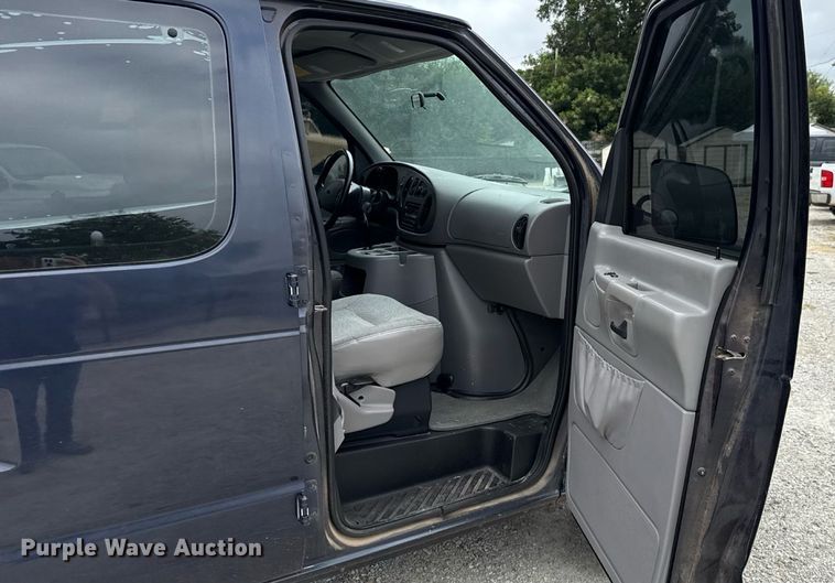 image for item EU2010 2000 Ford E350 van