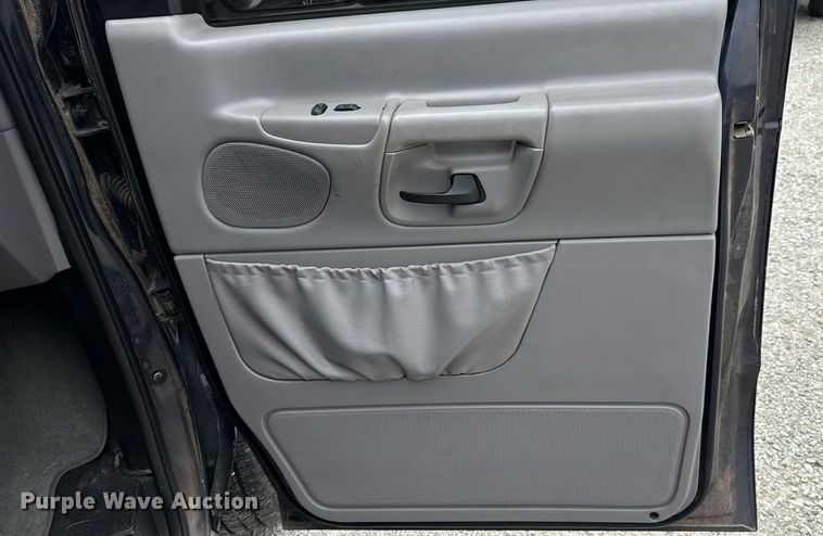 image for item EU2010 2000 Ford E350 van