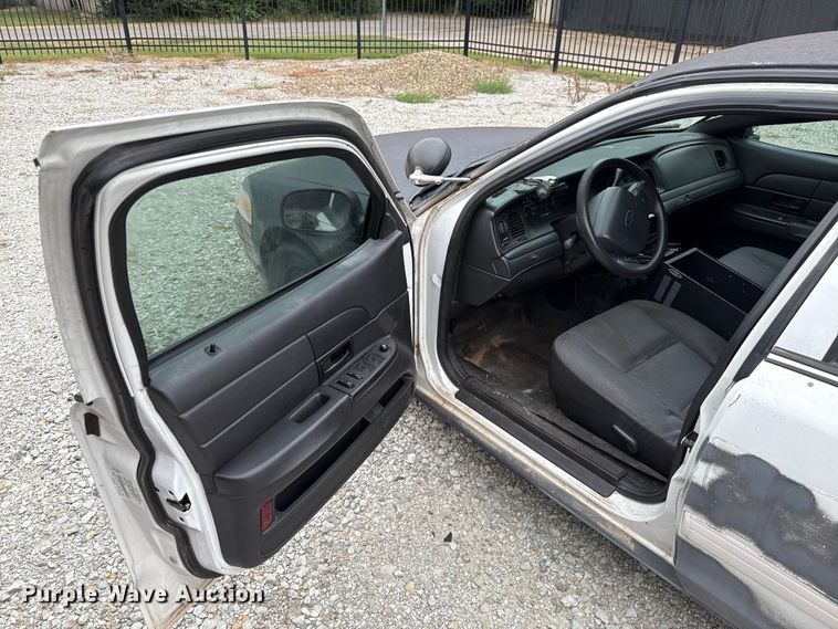 image for item EU2012 2011 Ford Crown Victoria Police Interceptor 